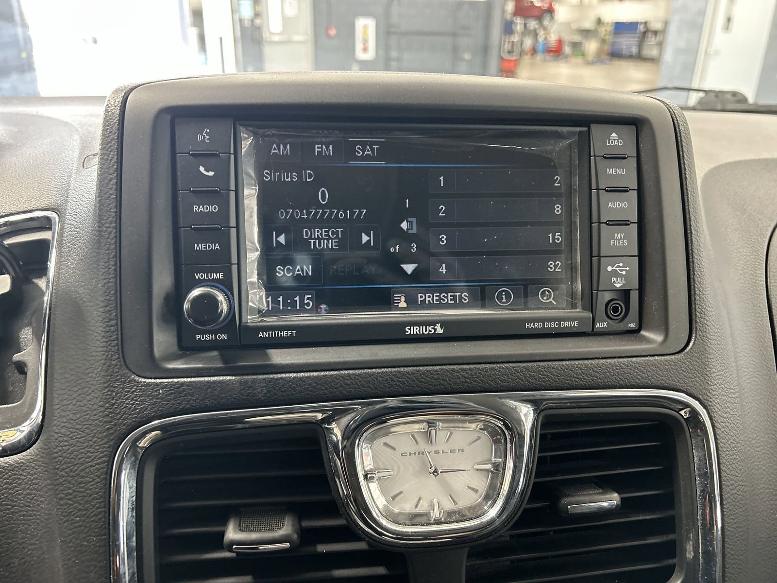 Used 2016 Chrysler Town & Country Touring w/ Driver Convenience Group FWD image 13