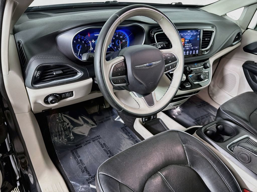 Used 2020 Chrysler Pacifica Limited w/ Advanced Safetytec Group FWD image 9