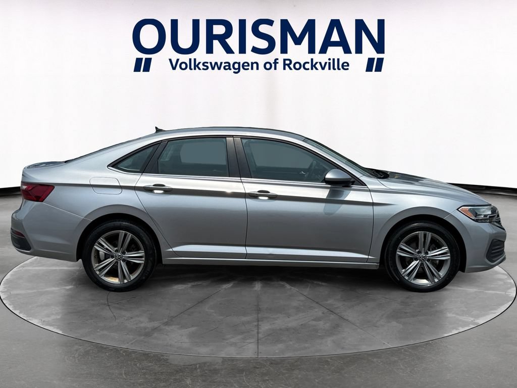 Used 2024 Volkswagen Jetta SE FWD image 7