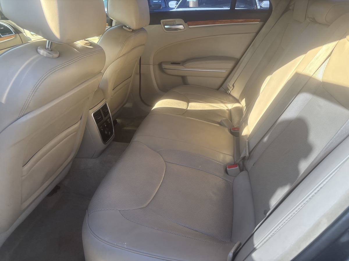 Used 2014 Chrysler 300 C image 24