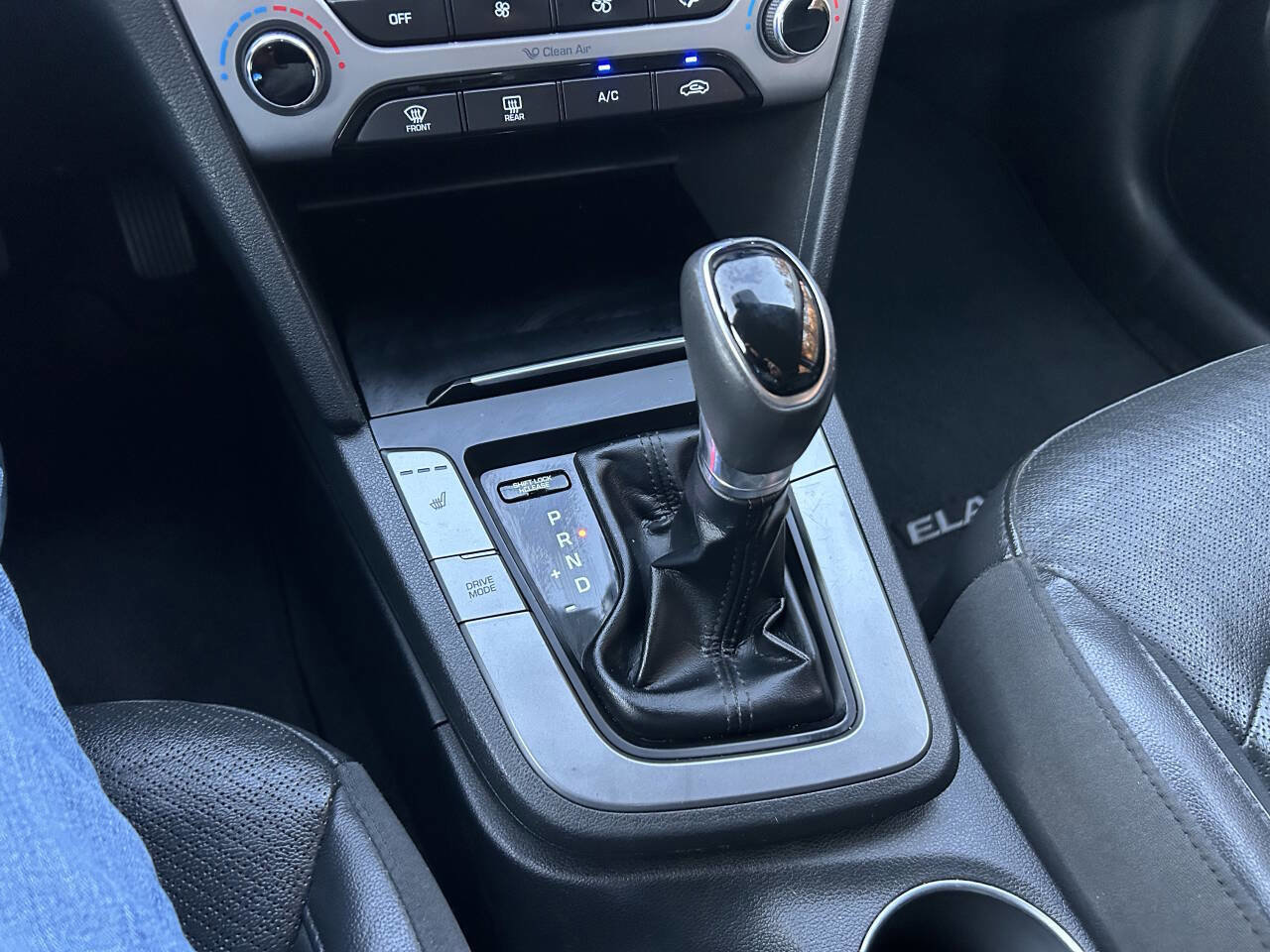 Used 2017 Hyundai Elantra Limited image 19