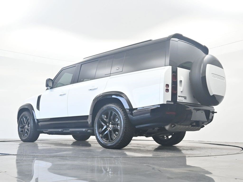 Used 2023 Land Rover Defender 130 X-Dynamic SE AWD/4WD image 31