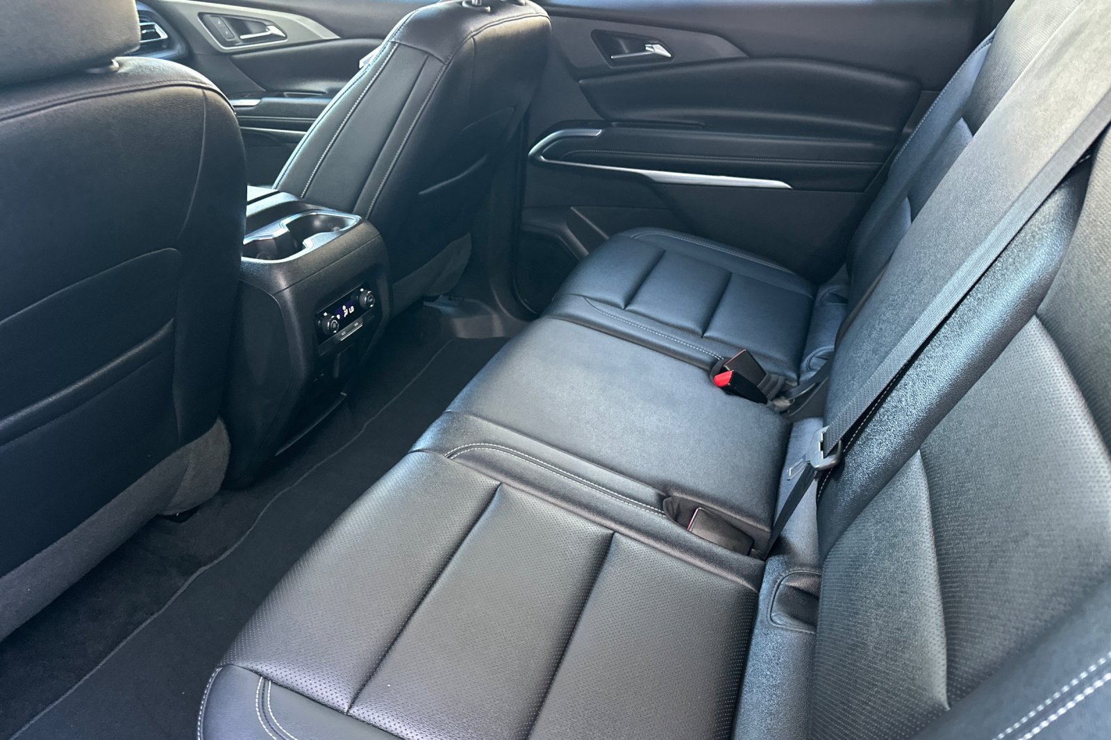 Used 2024 Chevrolet Traverse LT w/ Midnight/Sport Edition FWD image 12