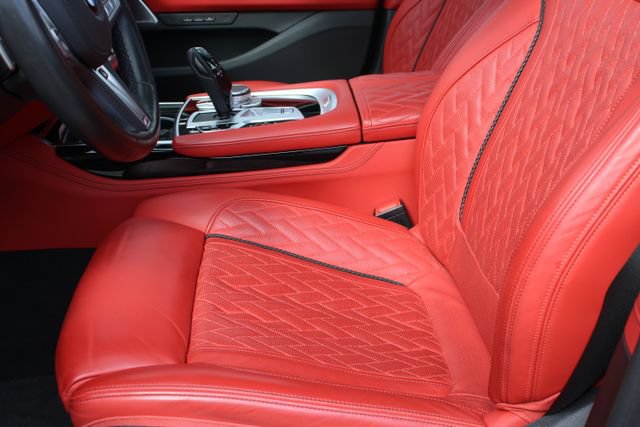 Used 2022 BMW 750i xDrive w/ M Sport Package AWD/4WD image 39