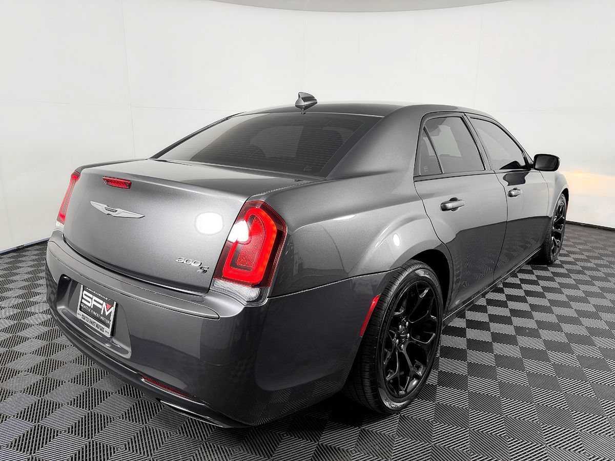 Used 2017 Chrysler 300 S RWD image 8