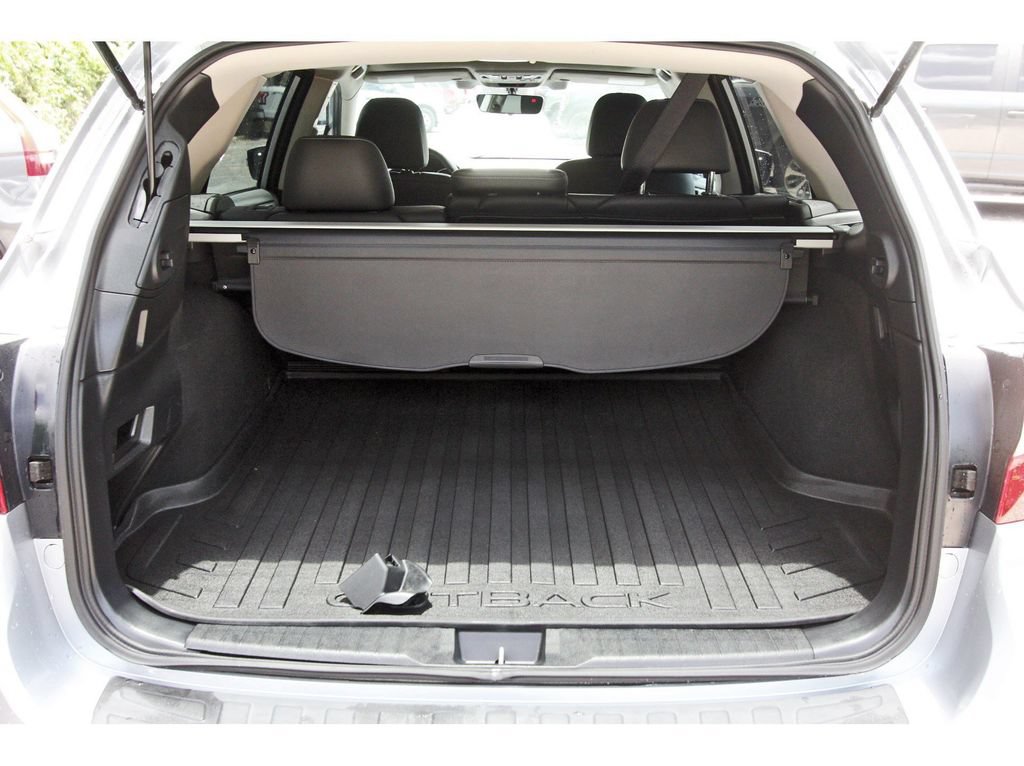 Used 2017 Subaru Outback 2.5i Limited AWD/4WD image 6