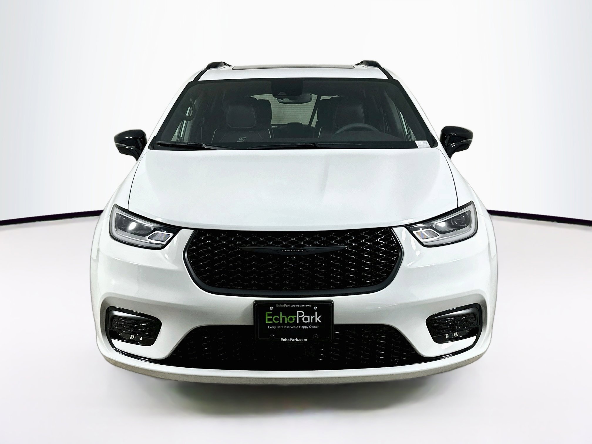 Used 2025 Chrysler Pacifica Premium FWD image 2