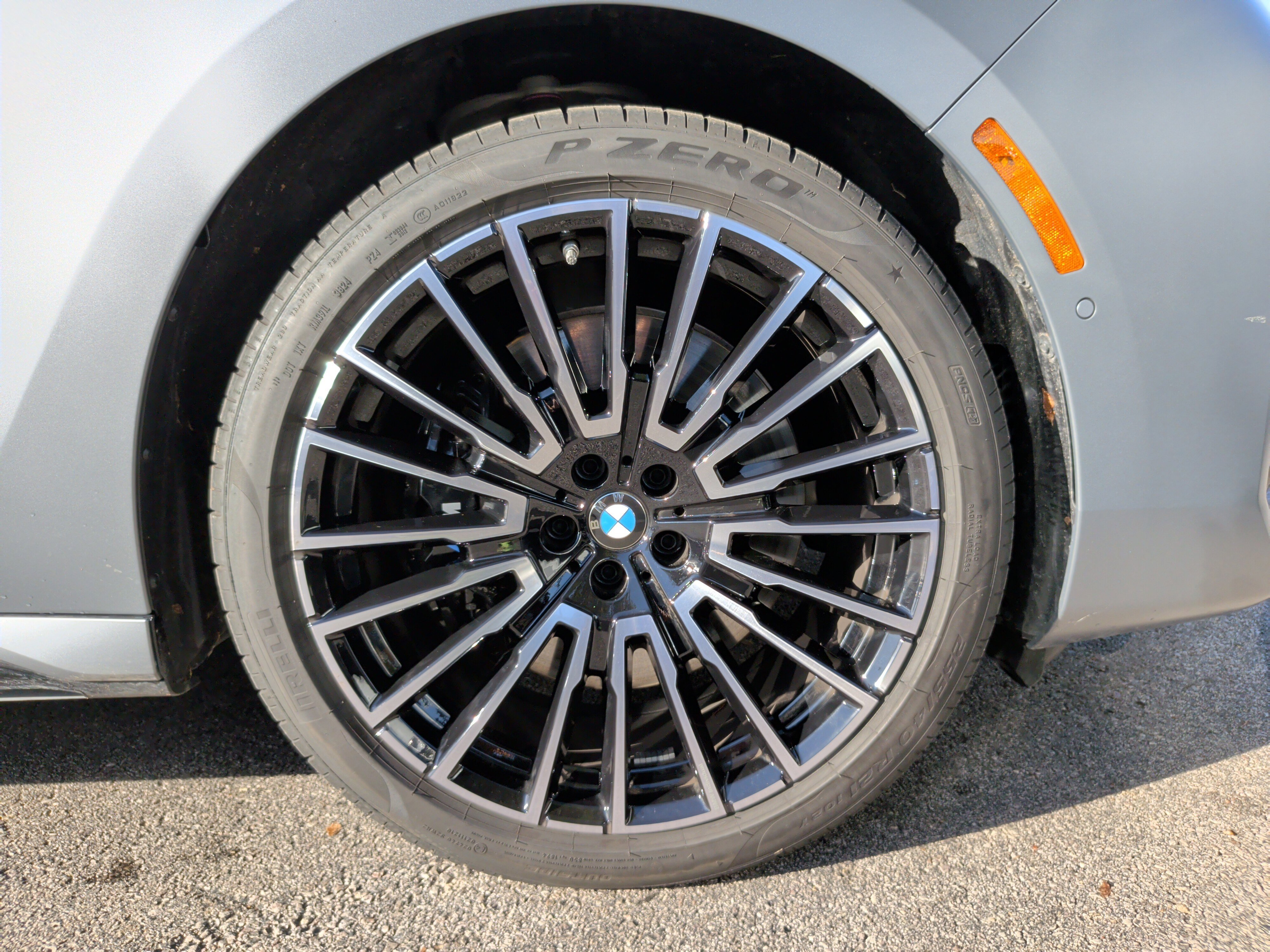 Certified 2025 BMW 760i xDrive w/ Executive Package image 13