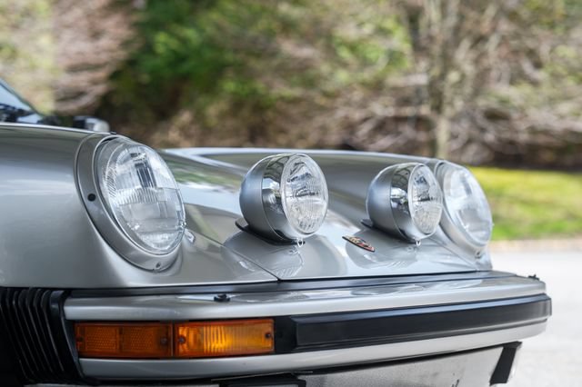 Used 1989 Porsche 911 Carrera RWD image 3