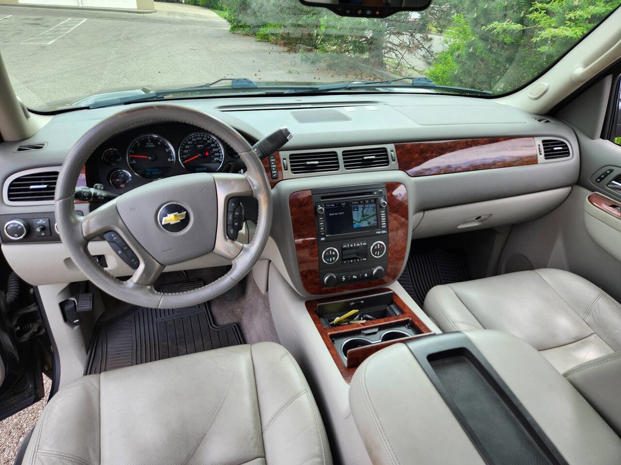 Used 2011 Chevrolet Suburban LTZ AWD/4WD image 17