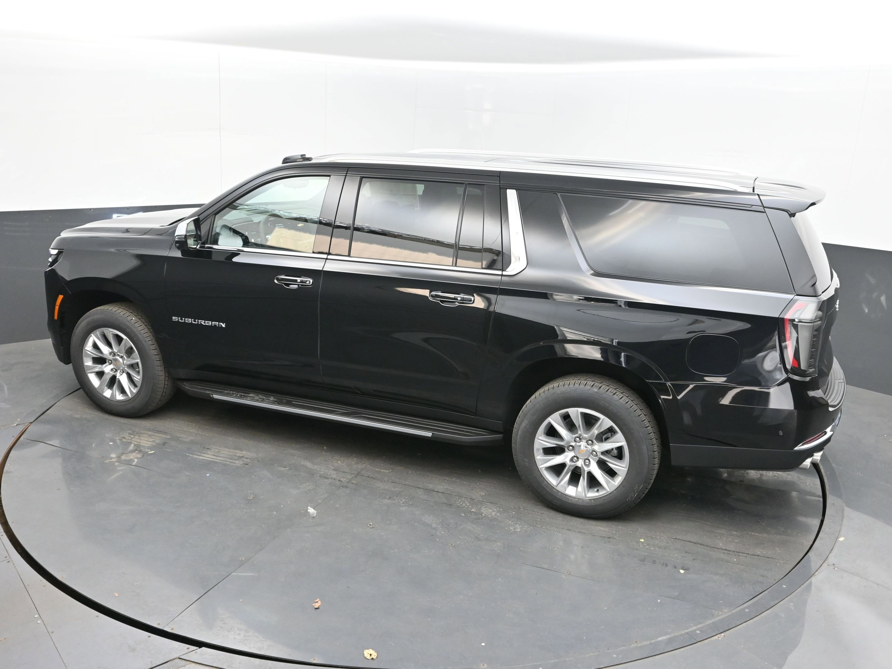 New 2026 Chevrolet Suburban Premier RWD image 27