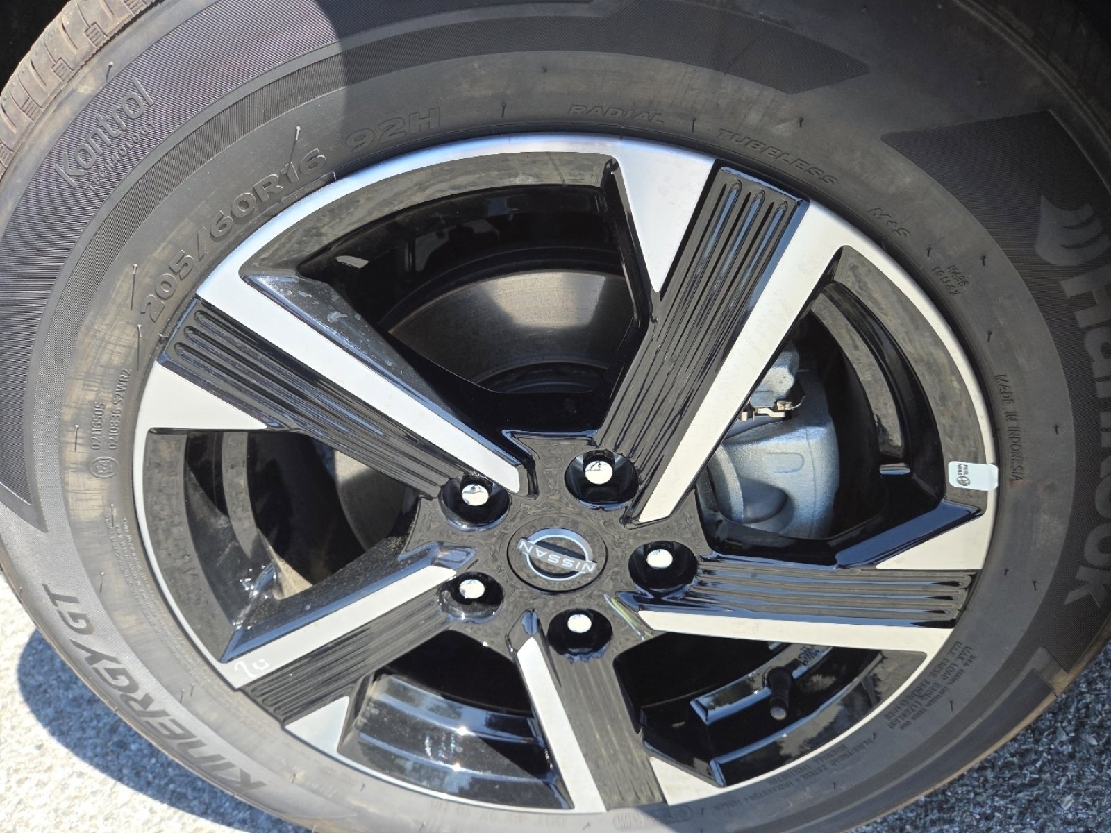 Used 2025 Nissan Sentra SV w/ Trunk Package image 11