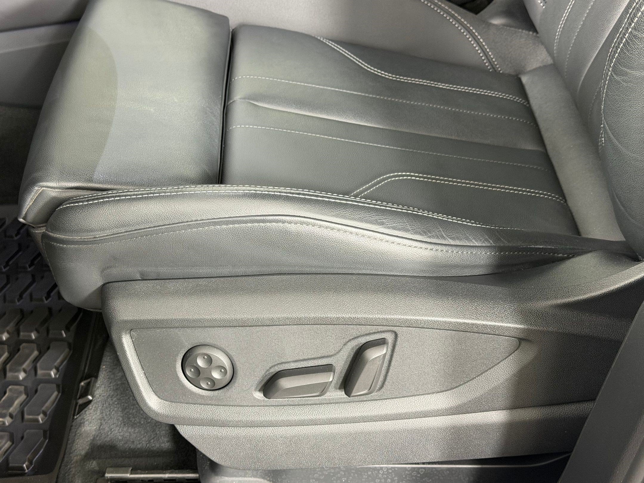 Certified 2025 Audi Q5 e Premium Plus w/ Premium Plus Package AWD/4WD image 14