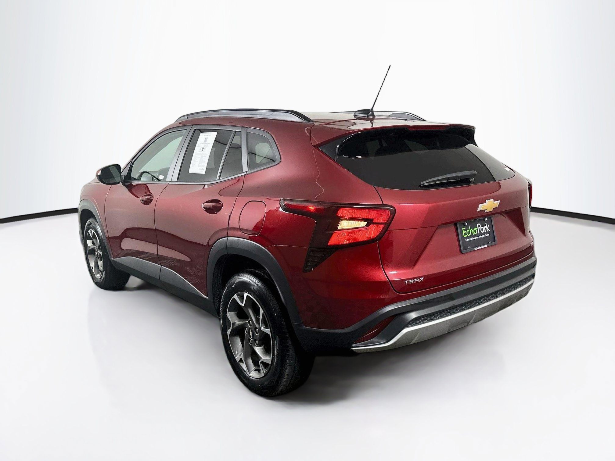 Used 2025 Chevrolet Trax LT w/ LT Convenience Package FWD image 5
