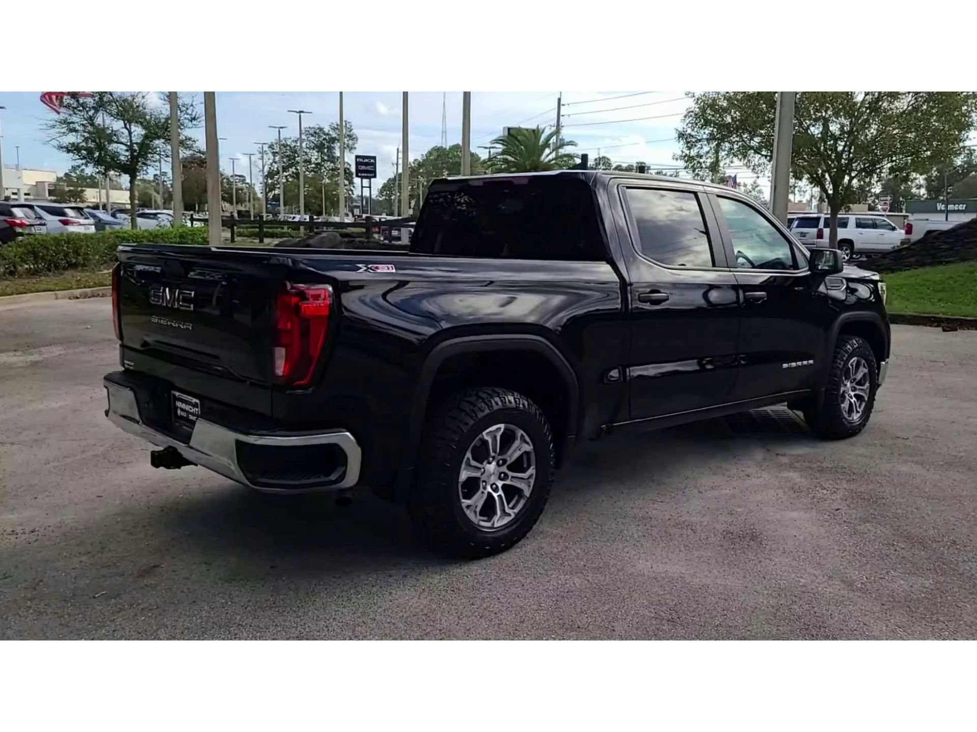Used 2021 GMC Sierra 1500 4x4 Crew Cab w/ Sierra Value Package image 9