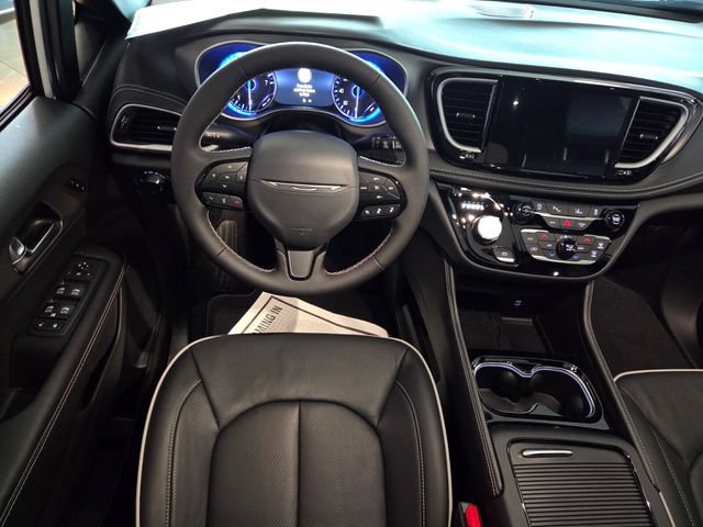 New 2027 Chrysler Pacifica Limited w/ S Appearance Package FWD image 8