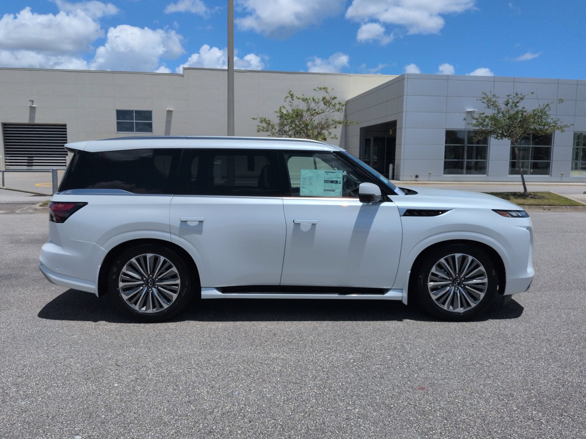 New 2026 INFINITI QX80 Luxe w/ Cargo Package RWD image 4