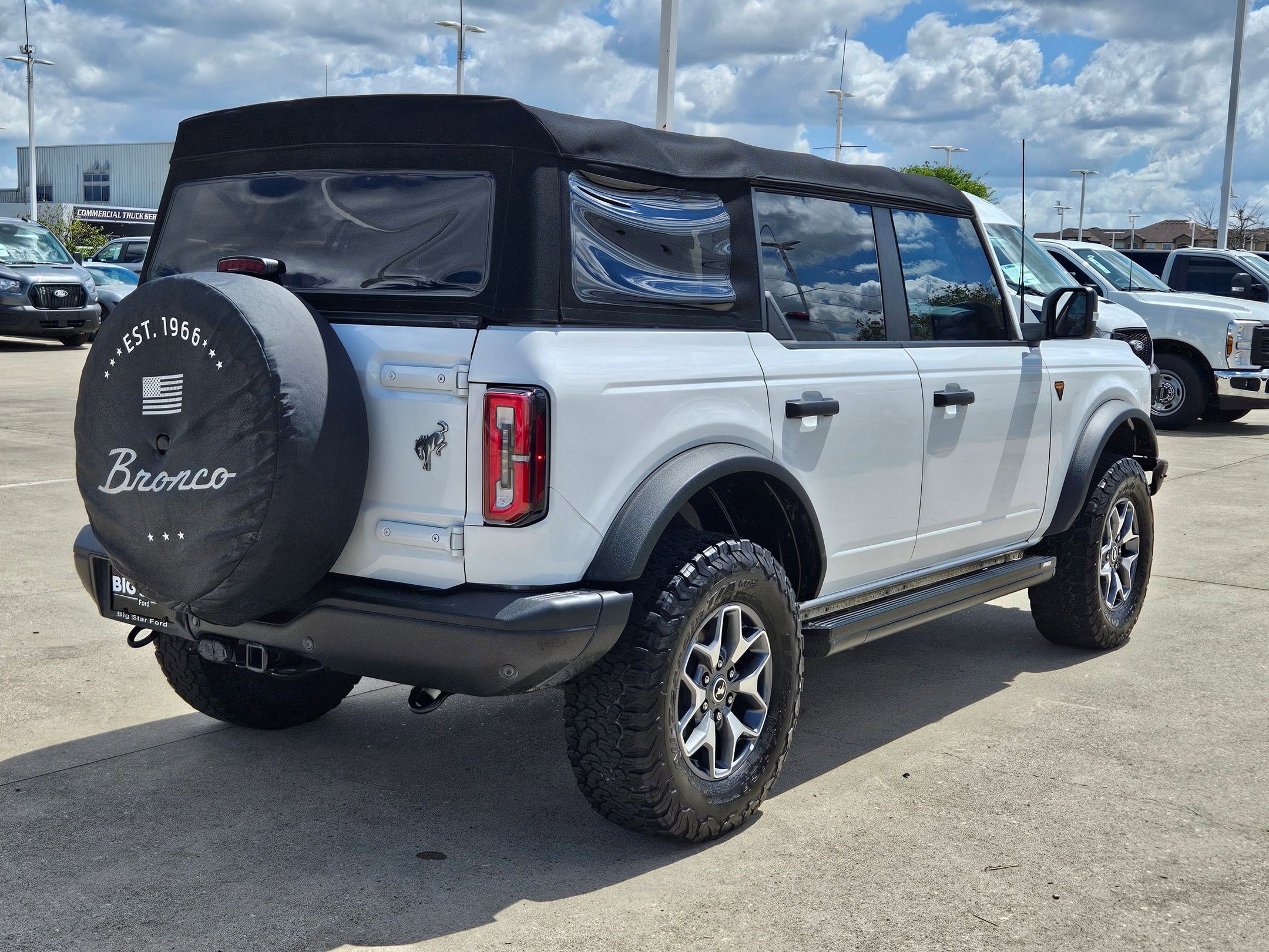 Used 2021 Ford Bronco Badlands image 3