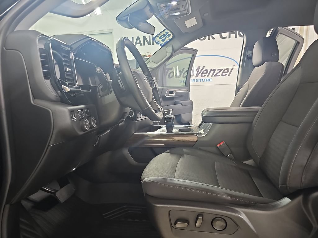 Certified 2026 Chevrolet Silverado 1500 RST AWD/4WD image 18