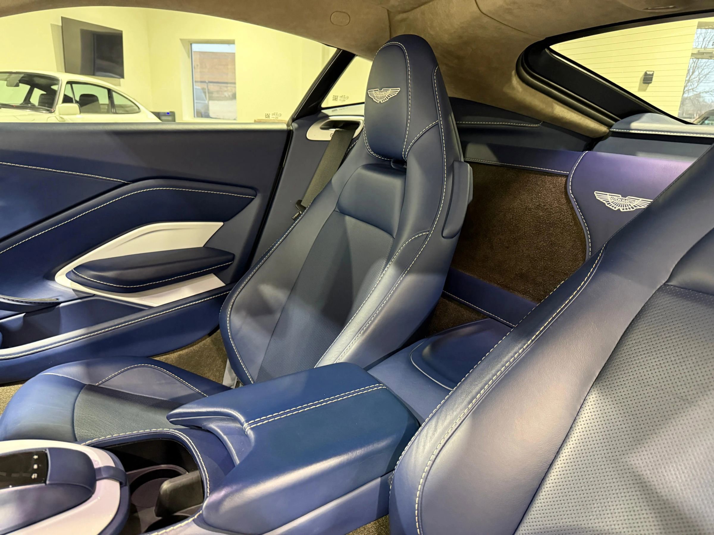 Used 2020 Aston Martin V8 Vantage Coupe image 26