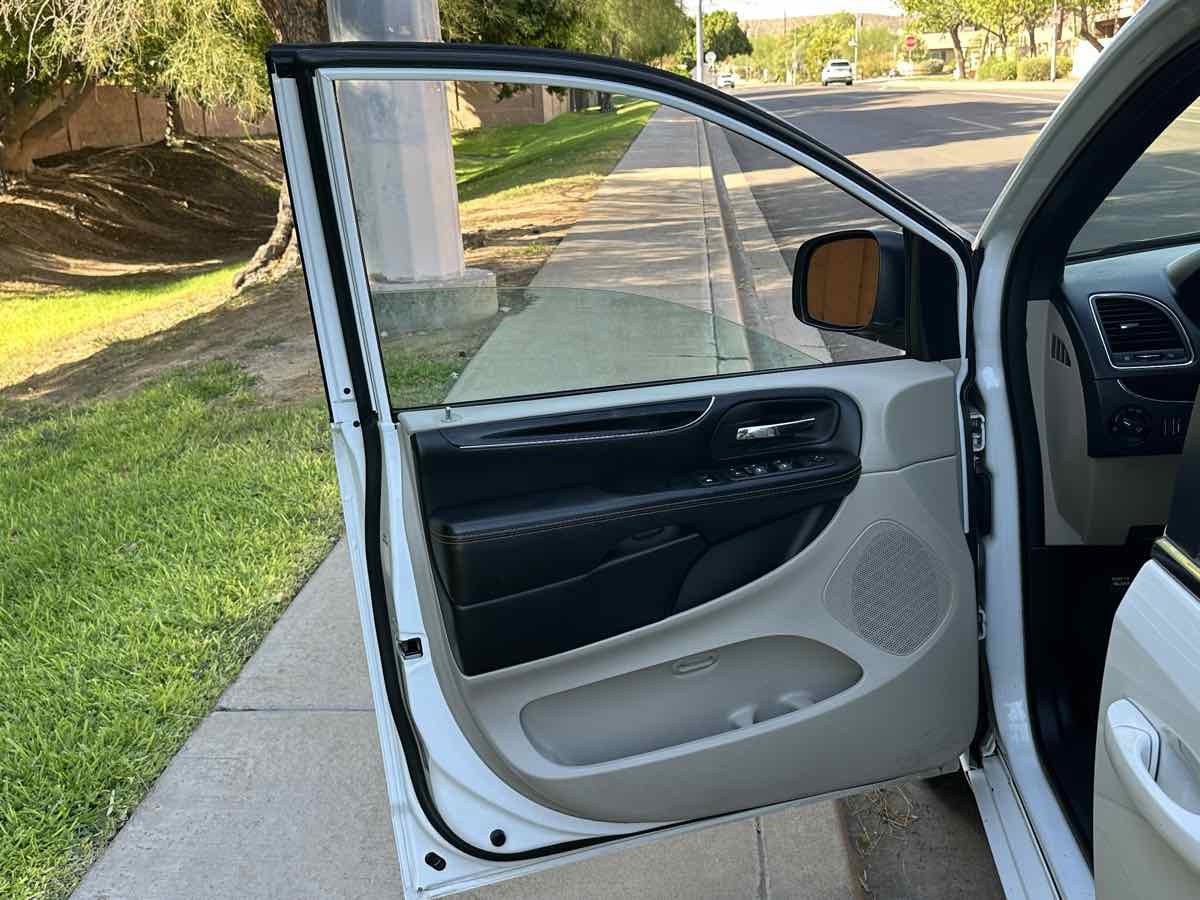 Used 2020 Dodge Grand Caravan SXT FWD image 38