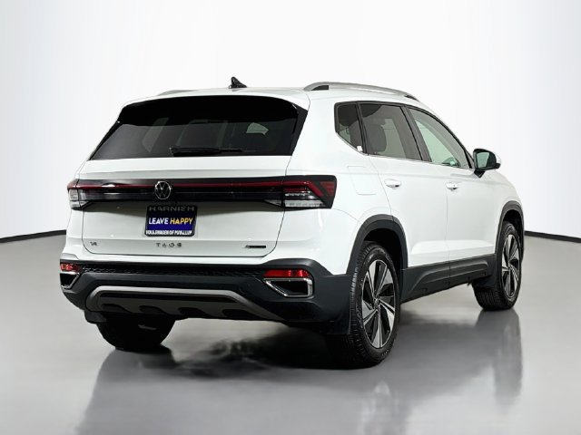 Certified 2025 Volkswagen Taos SE AWD/4WD image 7