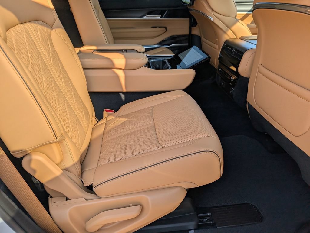 New 2026 Jeep Grand Wagoneer L Summit AWD/4WD image 30