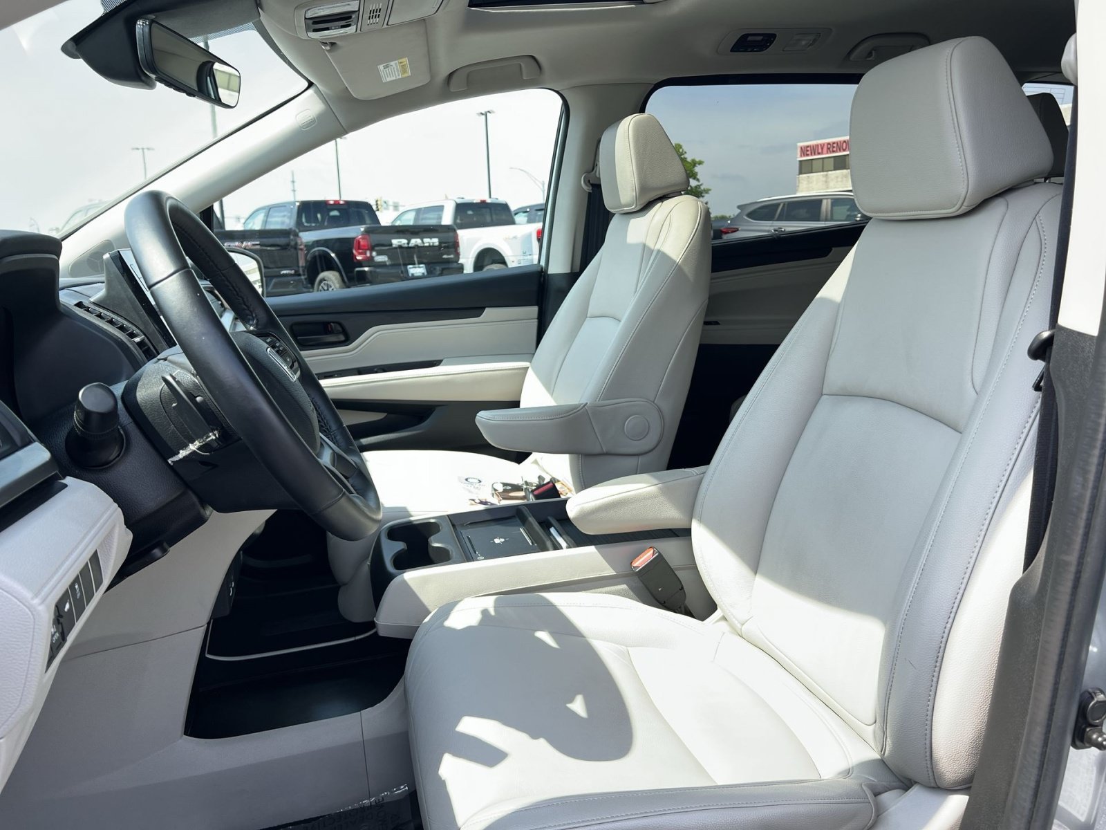 Used 2025 Honda Odyssey EX-L image 13