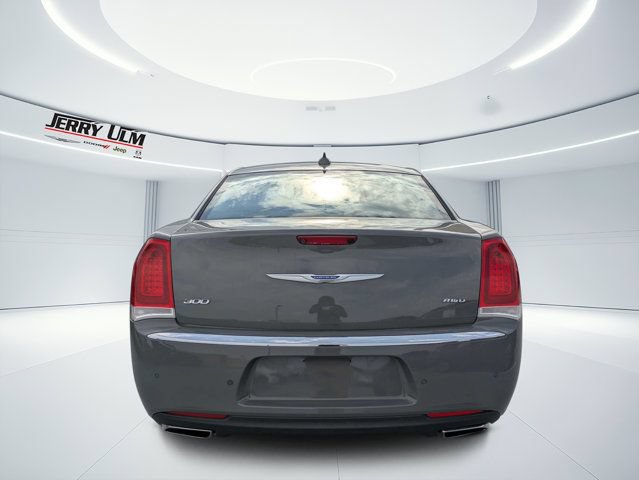 Used 2019 Chrysler 300 Limited w/ Safetytec Plus Group AWD/4WD image 4