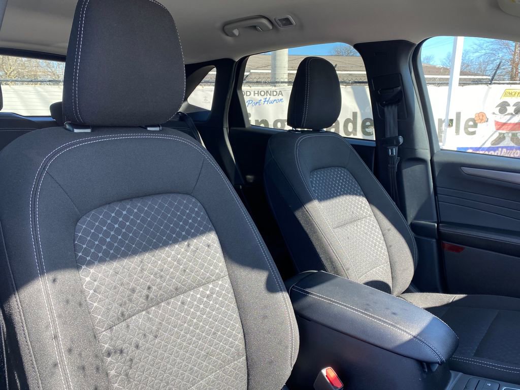 Used 2025 Ford Escape Active AWD/4WD image 16