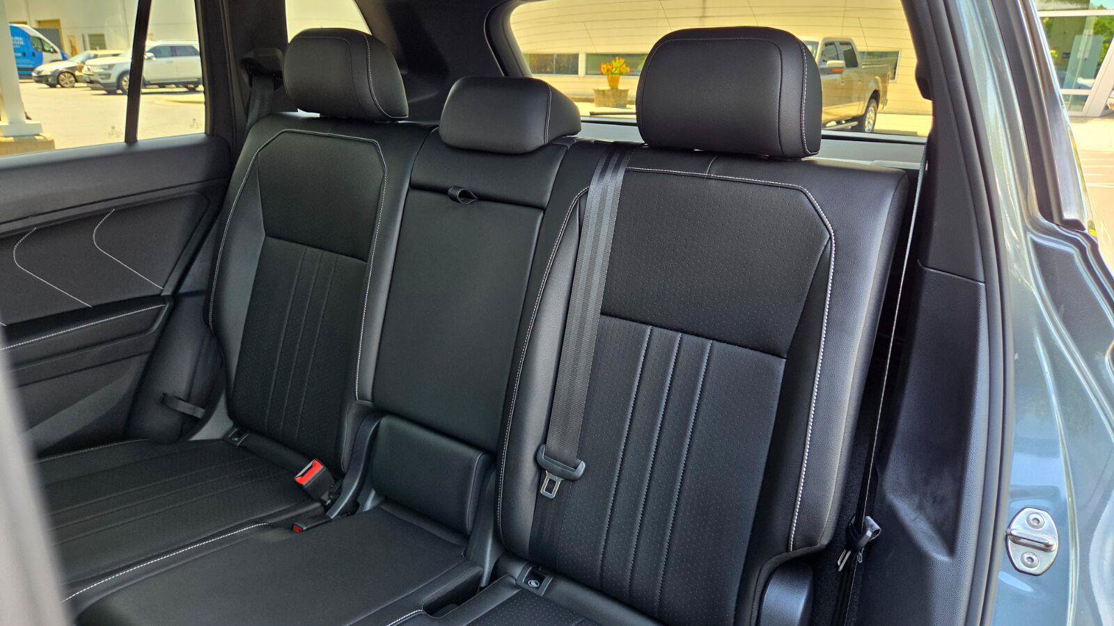 Used 2023 Volkswagen Tiguan SE R-Line AWD/4WD image 48