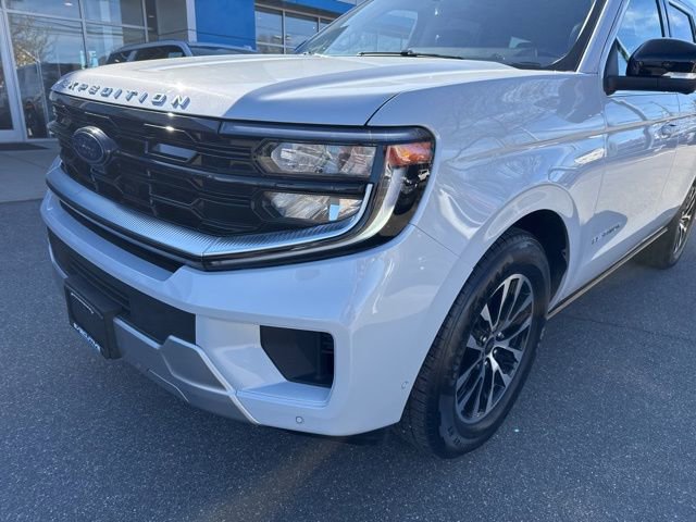 Used 2025 Ford Expedition Platinum image 2