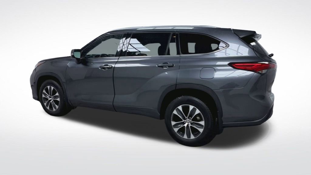 Used 2020 Toyota Highlander XLE image 23