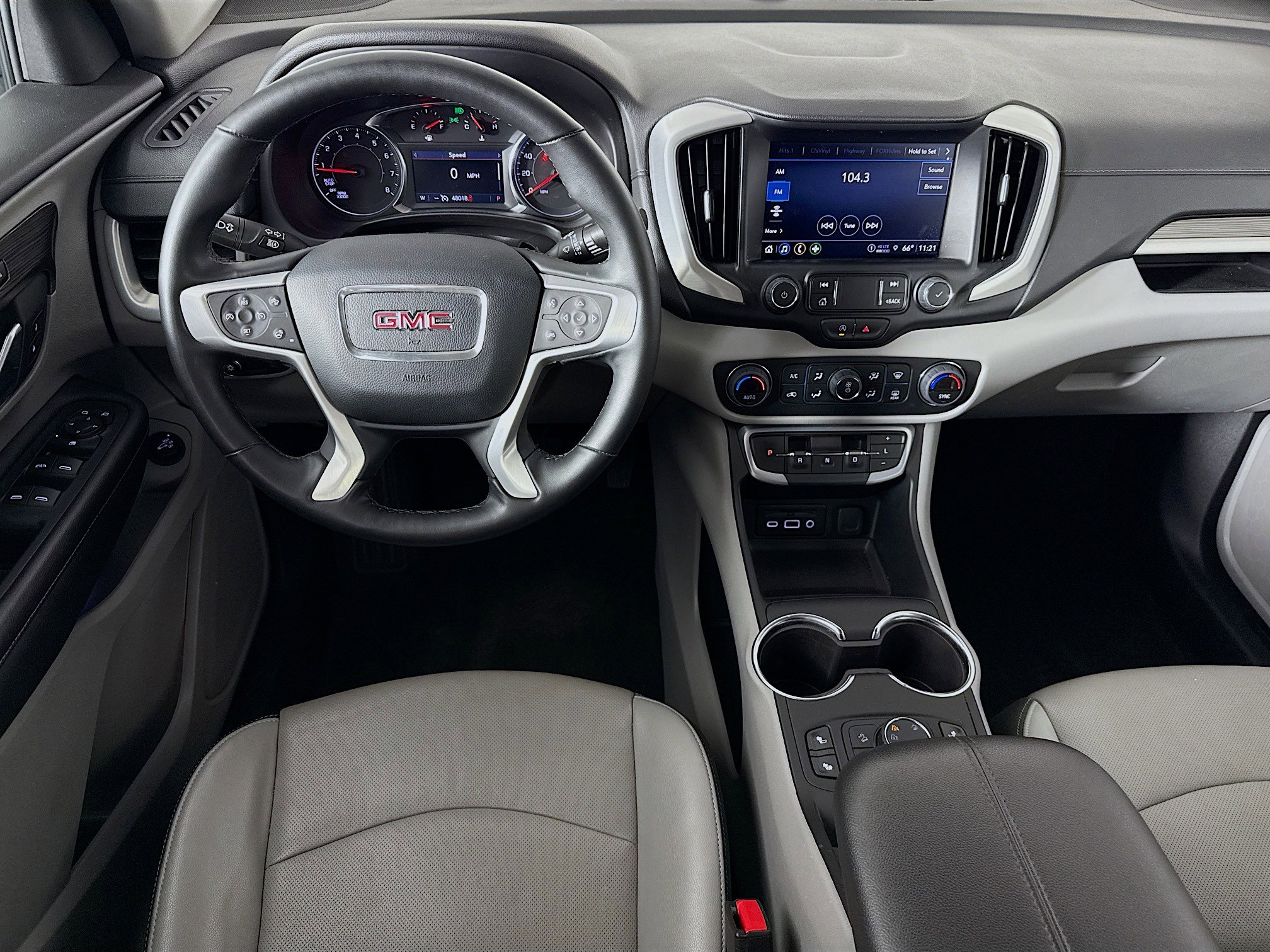 Used 2024 GMC Terrain SLT image 25