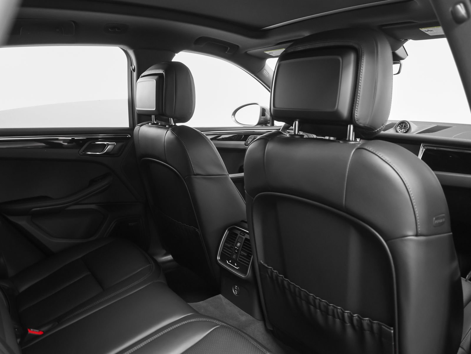New 2026 Porsche Macan Turbo AWD/4WD image 30