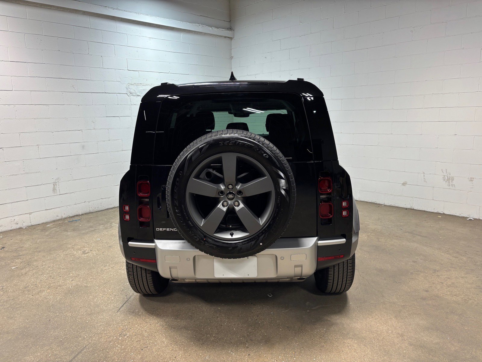 Used 2025 Land Rover Defender 110 S AWD/4WD image 8