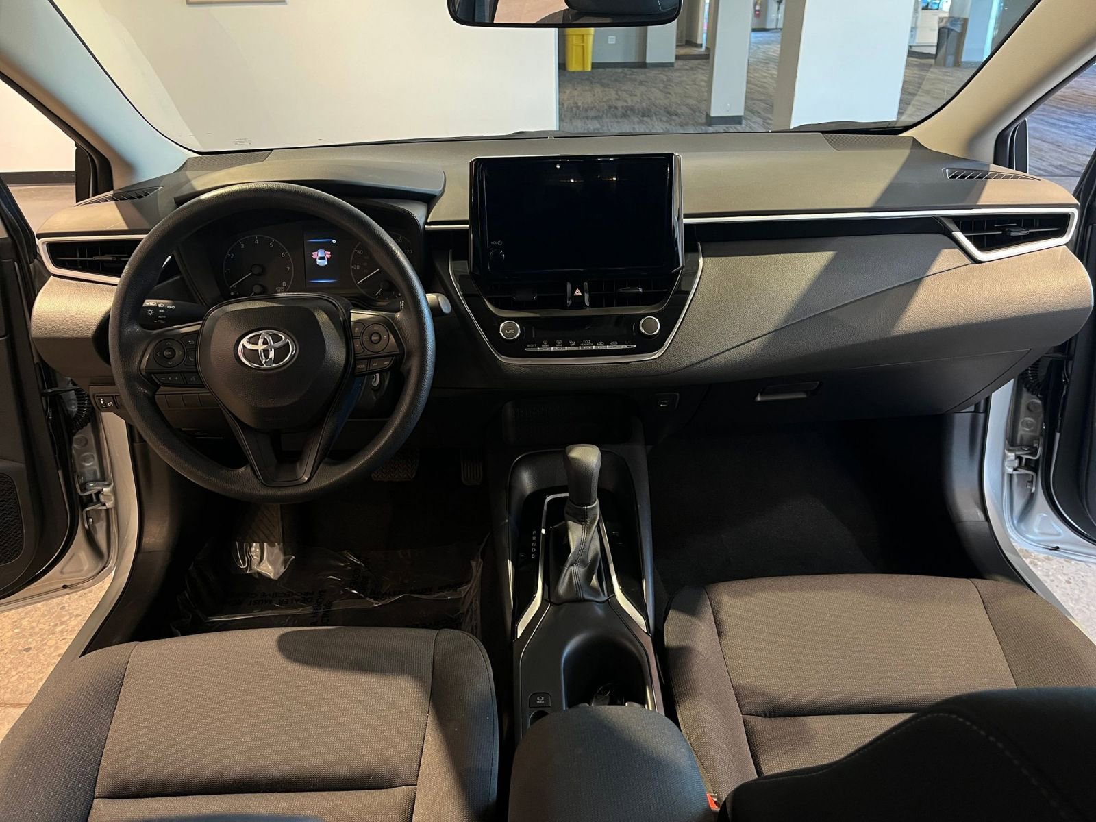 Used 2025 Toyota Corolla LE image 33