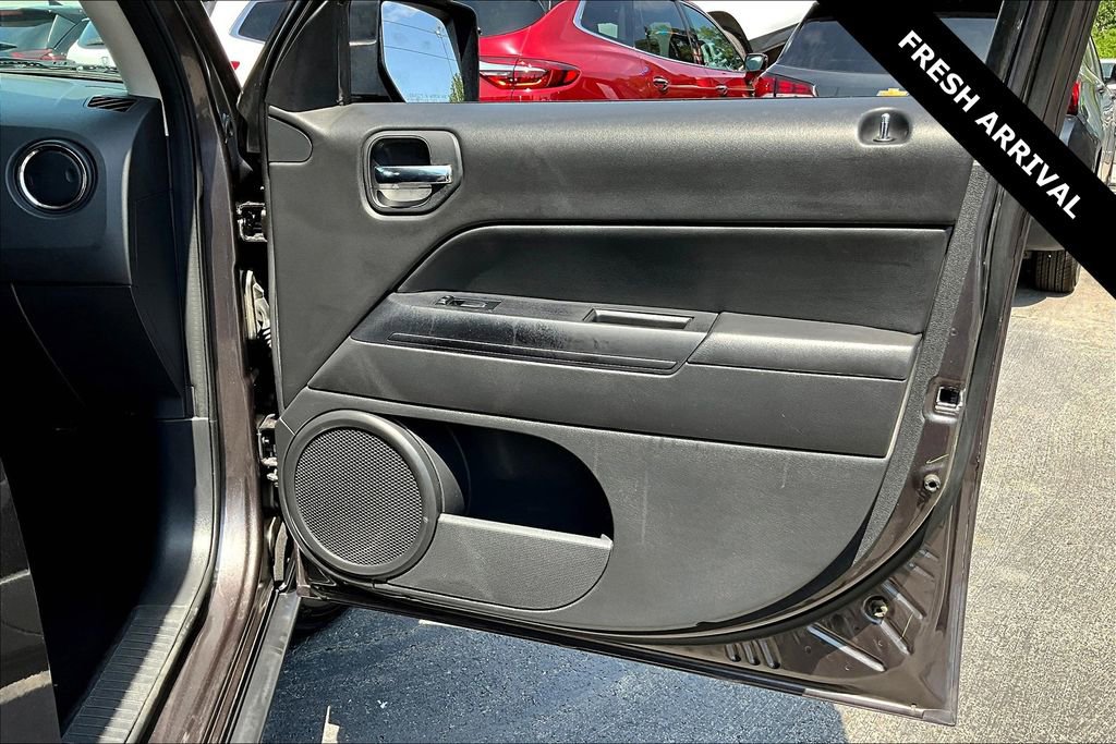 Used 2016 Jeep Patriot Sport w/ Power Value Group image 24