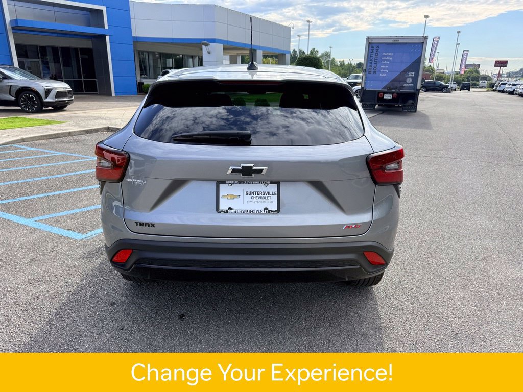 Used 2025 Chevrolet Trax RS w/ Sunroof Package FWD image 5