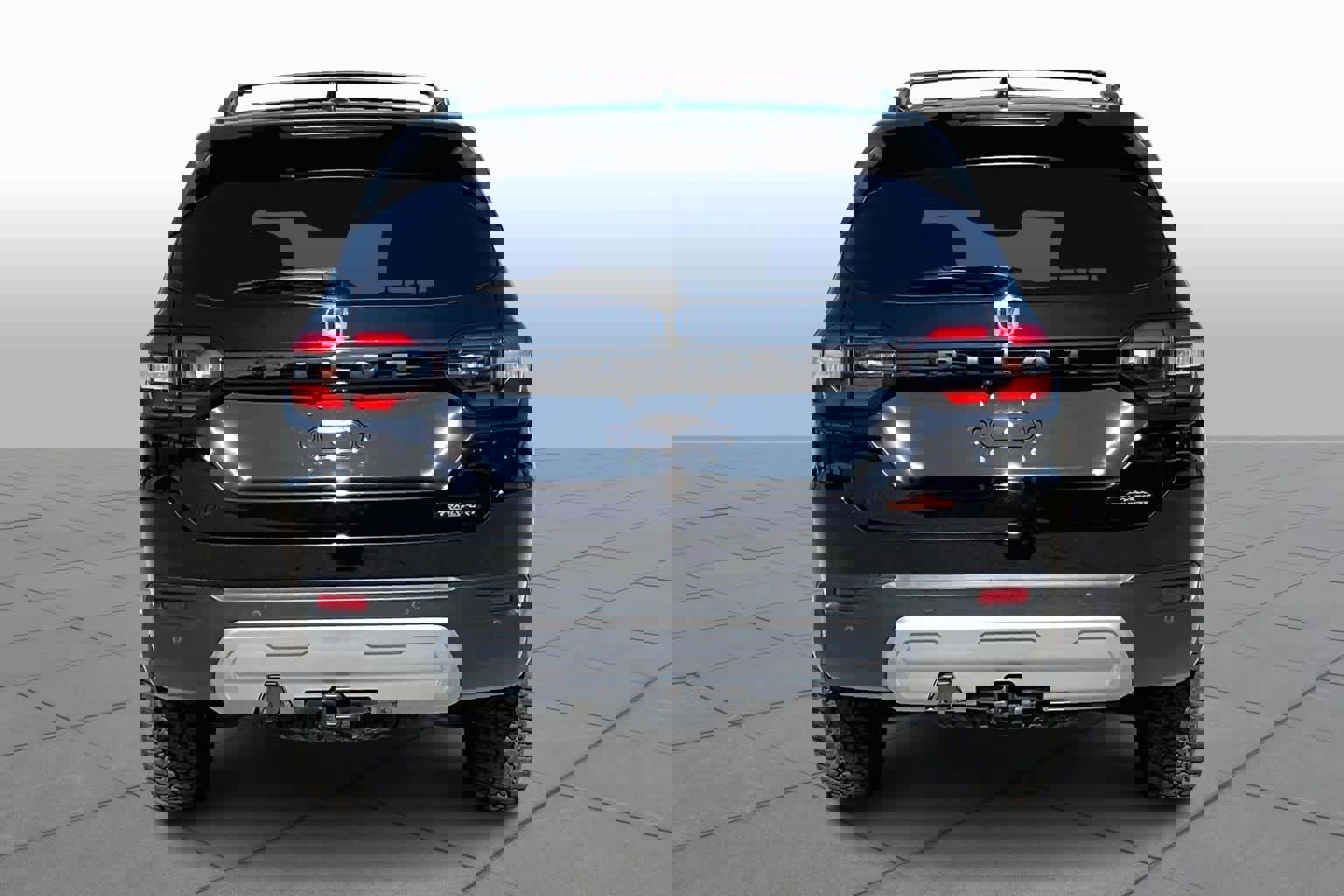 Used 2025 Honda Pilot TrailSport image 5