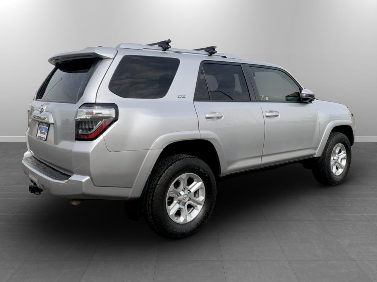 Used 2017 Toyota 4Runner SR5 AWD/4WD image 7