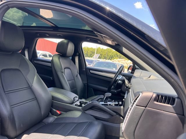 Used 2022 Porsche Cayenne Platinum Edition AWD/4WD image 33