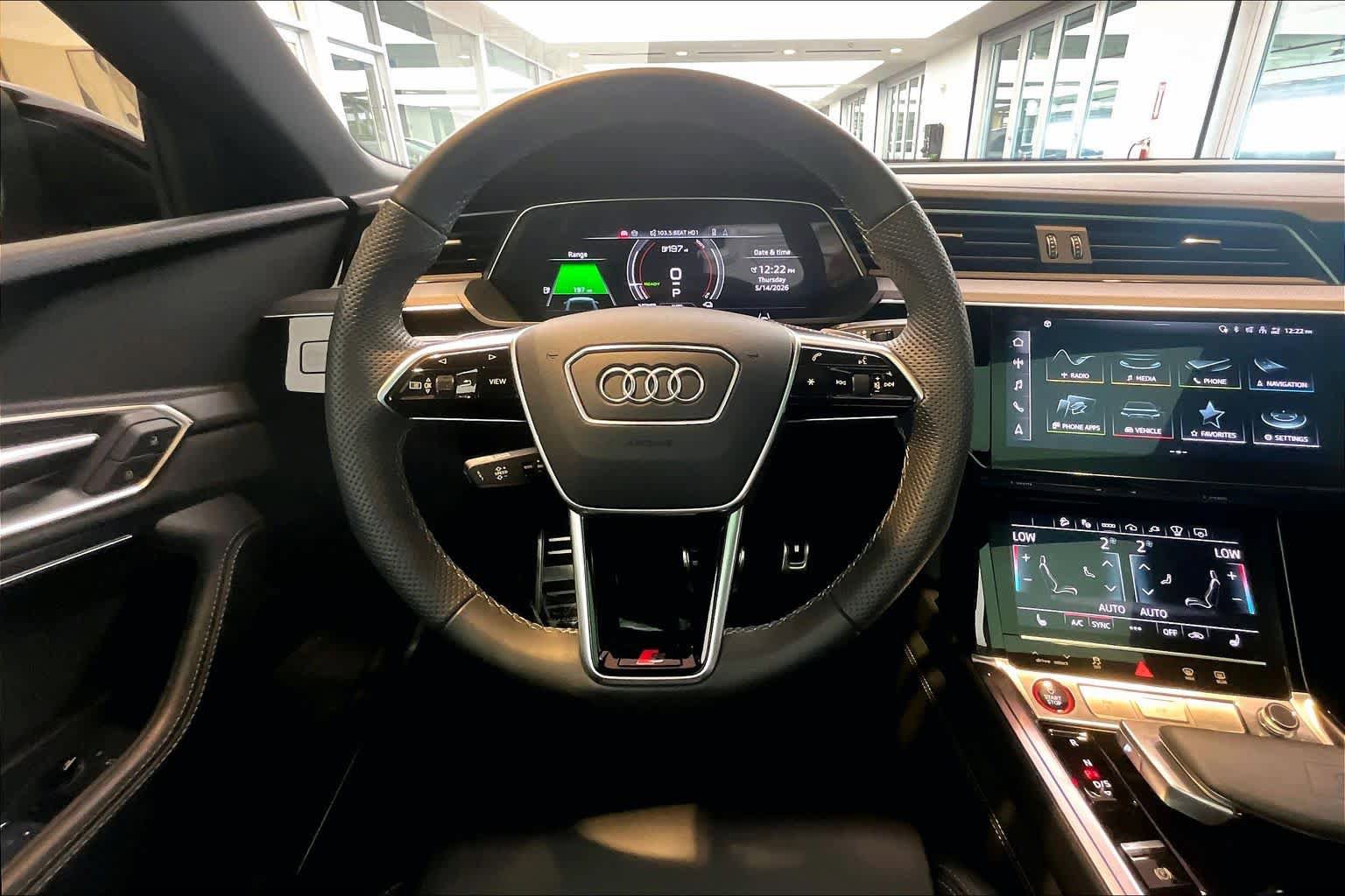 Used 2024 Audi SQ8 e-tron Prestige w/ Prestige Package AWD/4WD image 5
