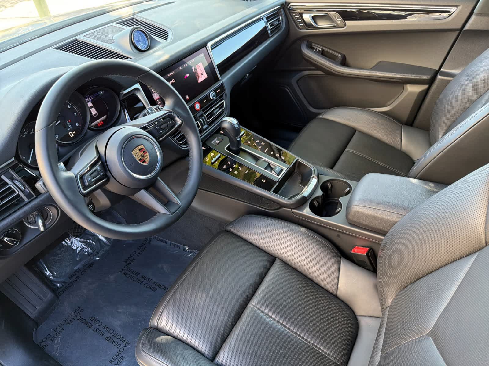 New 2026 Porsche Macan AWD/4WD image 4