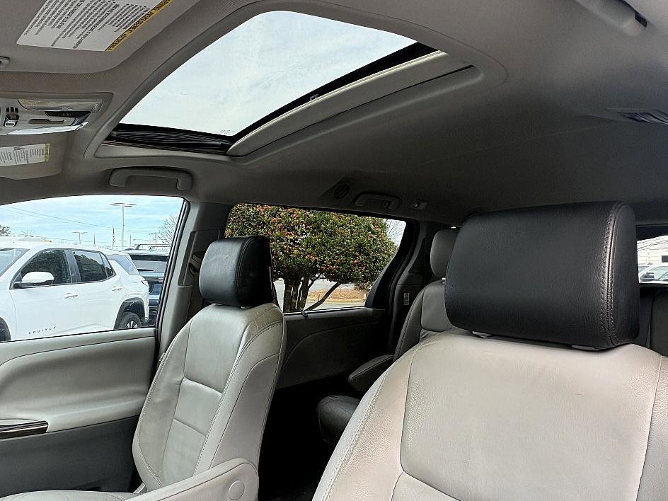 Used 2016 Toyota Sienna XLE image 22
