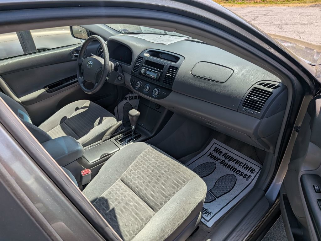 Used 2005 Toyota Camry LE FWD image 8