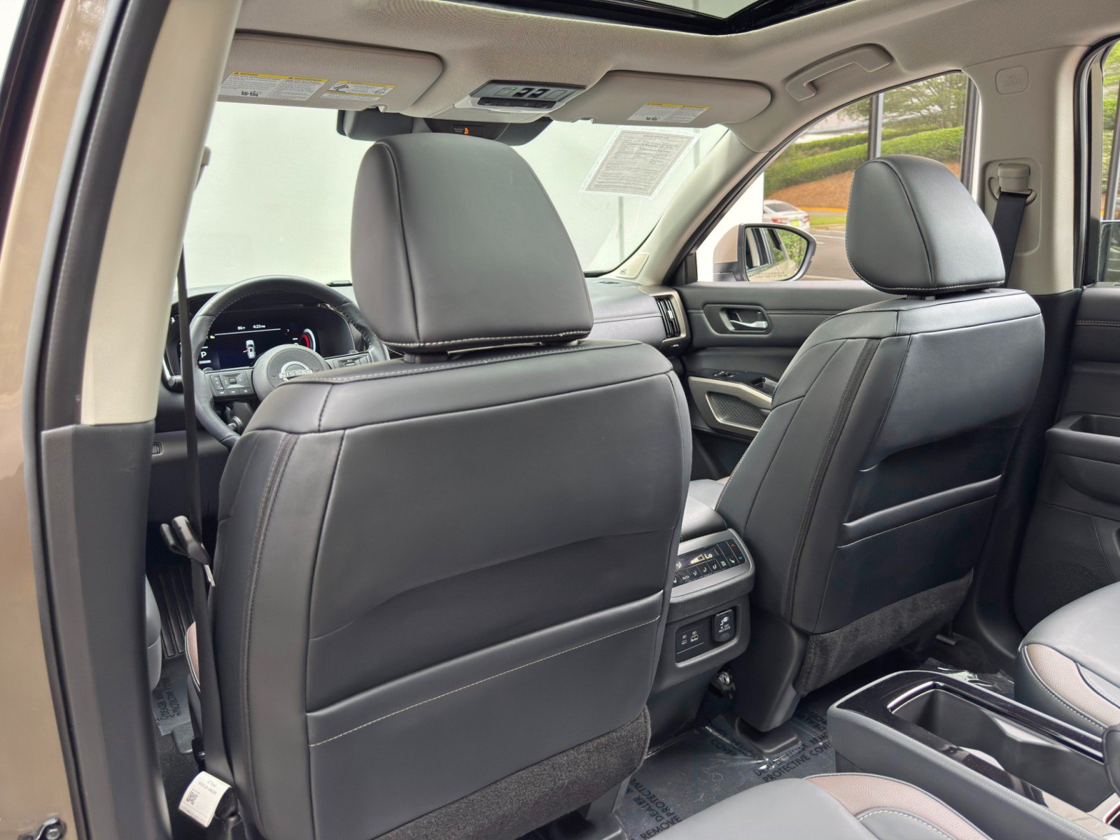 Used 2024 Nissan Pathfinder Platinum FWD image 36