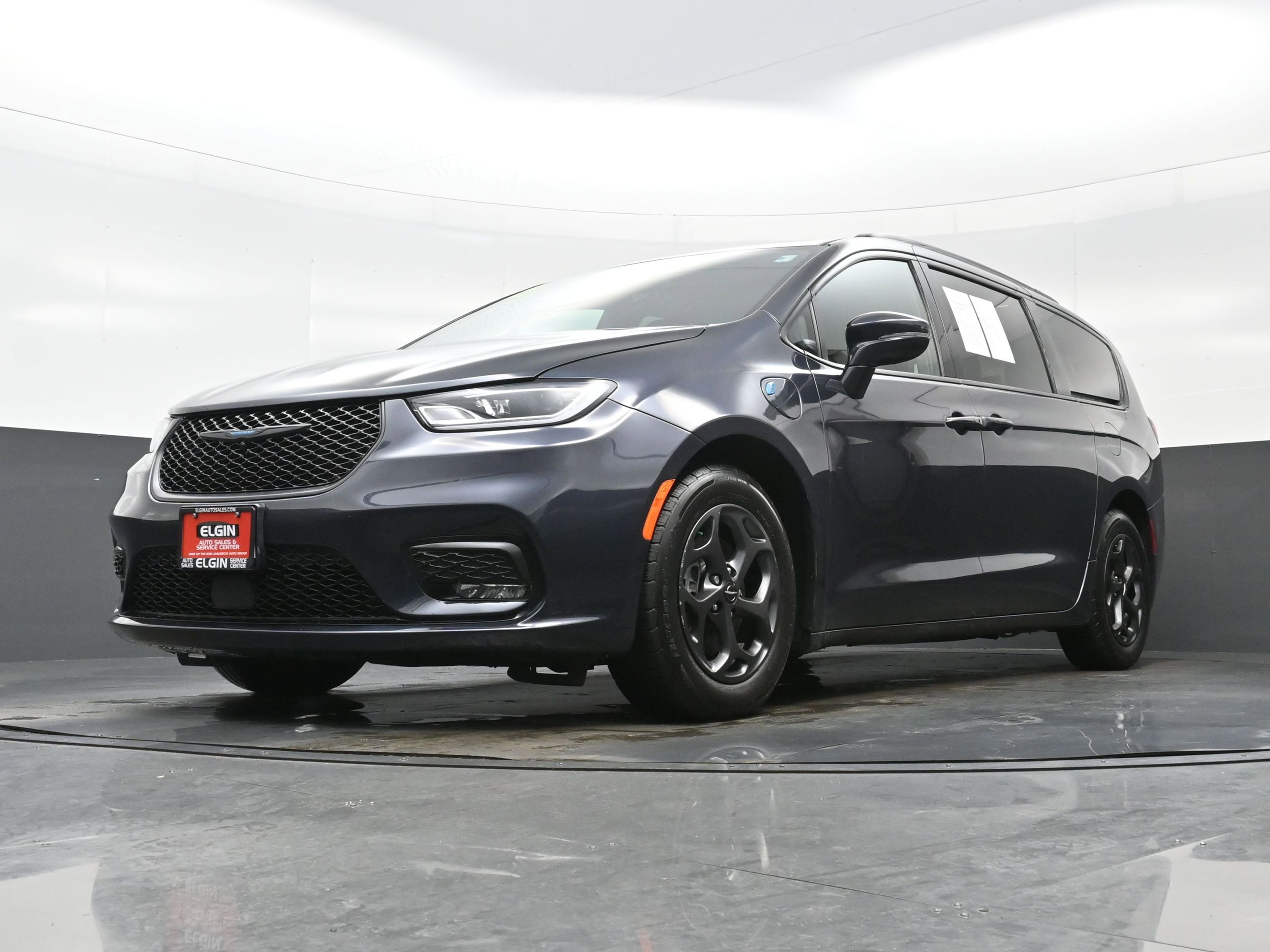 Used 2021 Chrysler Pacifica Touring w/ Uconnect Theater Family Group image 28