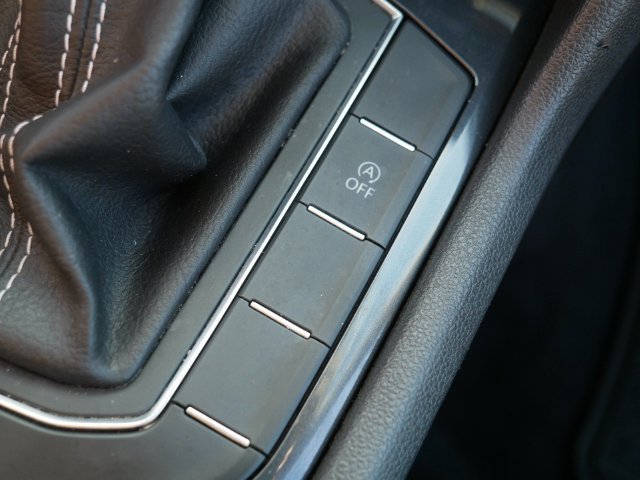 Used 2021 Volkswagen Tiguan SE w/ Panoramic Sunroof Package AWD/4WD image 35