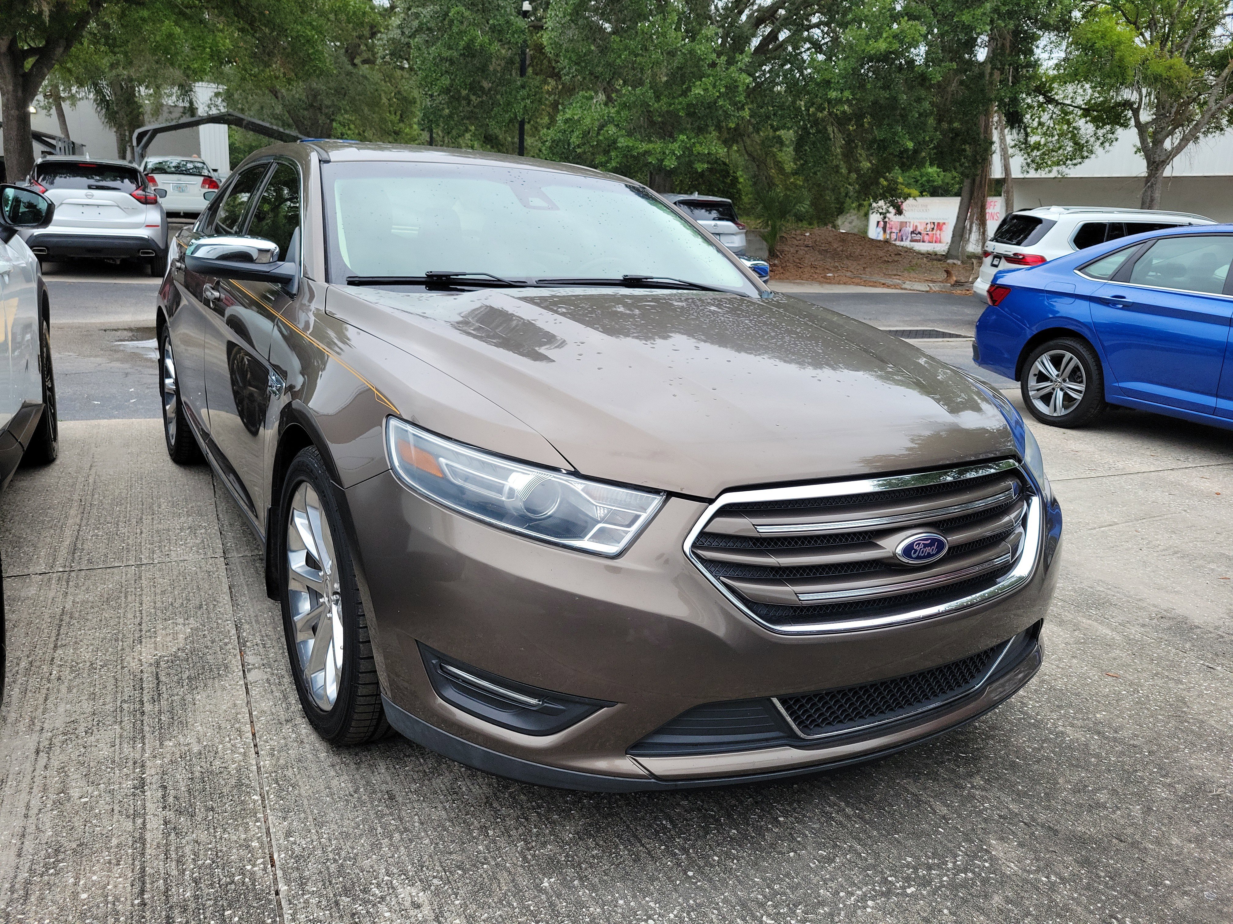 Used 2015 Ford Taurus Limited w/ Equipment Group 301A FWD image 1